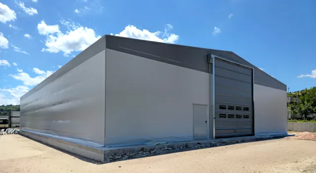 Tunnel autoportante a doppia pendenza